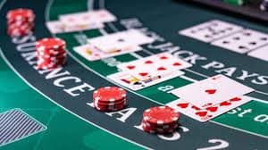 Meja Bandar Poker langsung dengan dealer profesional di gacor 500
